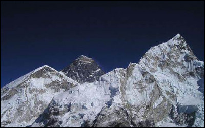 Pour commencer faisons simple : L'Everest est le plus haut sommet du monde.