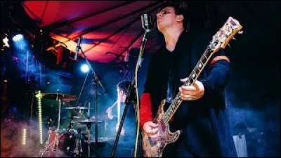 Complétez : 
"Wieder ist es..."