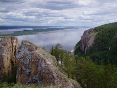 Quel est ce fleuve de Sibérie qui prend sa source dans les monts Baïkal et se jette dans la mer de Laptev ?