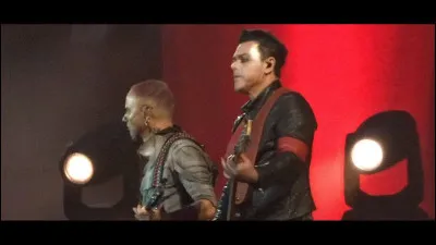 Complétez : 
"Deinen Namen stech' ich..."