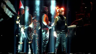 Complétez : 
"Dopusti da čvrsto ode na..."