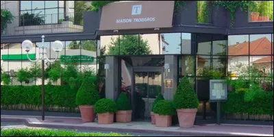 Où se trouve le restaurant "La Maison Troisgros" ?