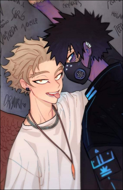 Quel accessoire porte le personnage de droite ?