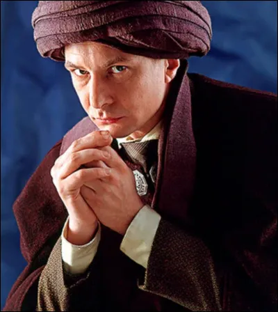 En quelle année d'étude de Harry le professeur Quirrell enseigne-t-il ?