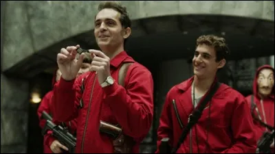 Où se trouve le mouchard que l'Inspectrice a caché sur elle ?