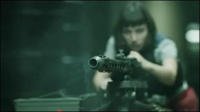 Qui est la première personne de la bande à être gravement blessée ?