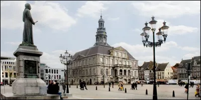 Dans quel pays se situe la ville de Maastricht ?