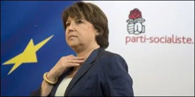 Martine Aubry a également voulu être candidate à lélection présidentielle : elle se présente à la primaire, qu'elle perd au second tour face à François Hollande. C'était en ...