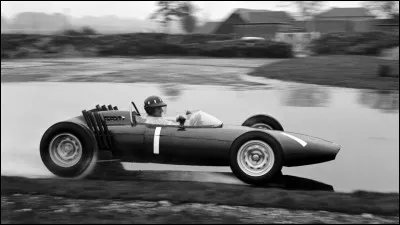 Quelle est cette Formule 1, victorieuse dans 4 des 9 Grands Prix de la saison ?