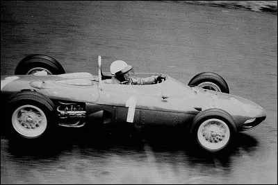 Quelle est cette Formule 1 qui avait surclassé ses concurrentes lors de la saison précédente mais qui n'obtient aucune victoire en championnat en 1962 ?