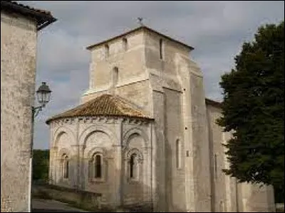 Vous avez sur cette image l'église romane Saint-Pardoux, à Barret. Commune Charentaise, elle se situe en région ...