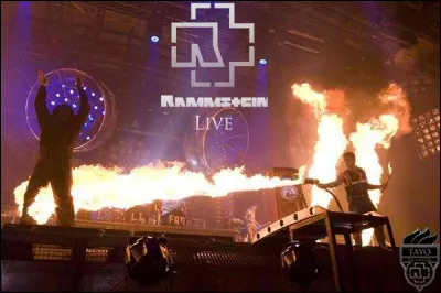 Complétez : 
"Ich brauche Geld für..."