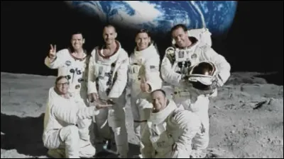 Complétez : 
"Die Freiheit spielt auf allen..."