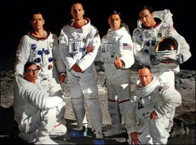 Complétez : 
"Nach Afrika kommt Santa..."