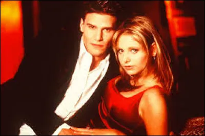 Qui Buffy aime-t-elle en premier dans la série ?