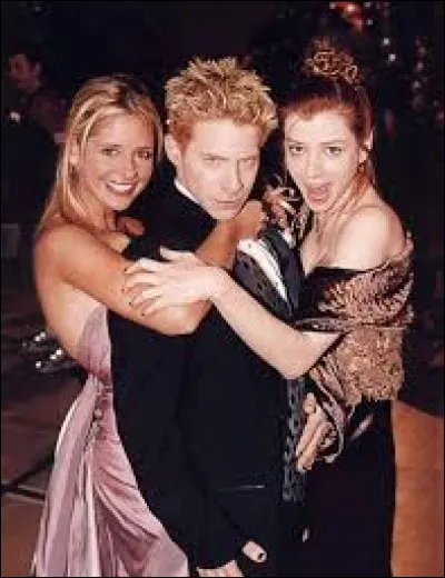 Qui est l'homme entre Buffy et Willow ?