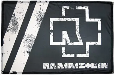 Complétez : 
"Spiele gerne mit..."