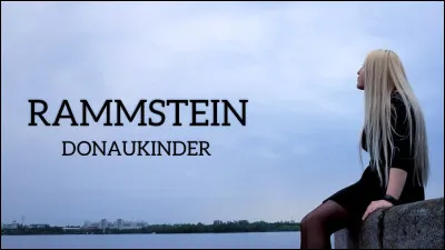 Complétez : 
"Schwarze Fahnen auf der..."