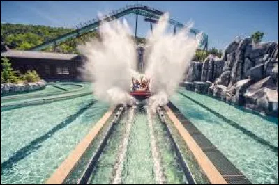 C'est un parc divisé en 4 univers : Le village suisse, le village merveilleux, le village canadien et le village rock'n'roll.