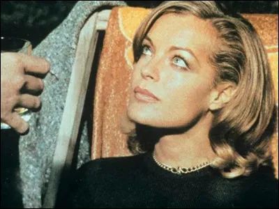 Quel réalisateur a mis en scène le film "Les Innocents aux mains sales" ?