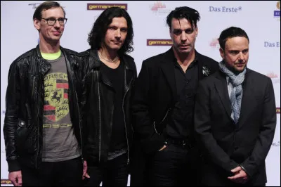 Complétez : 
"Tut mir nicht..."