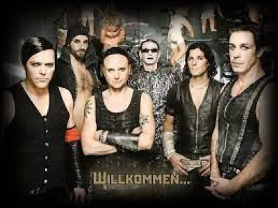 Complétez : 
"Ein Körper, doch zwei..."