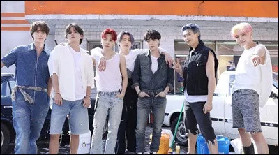 Quels membres ont déclaré qu'ils sortiraient avec Jin s'ils étaient une fille ?