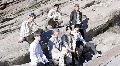 Qui avait pour nom de scène "Gloss" lors de ses débuts en tant que rappeur underground ?