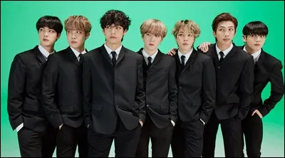 Juste avant leurs débuts officiels, de combien de membres le groupe était-il composé, à l'origine ?