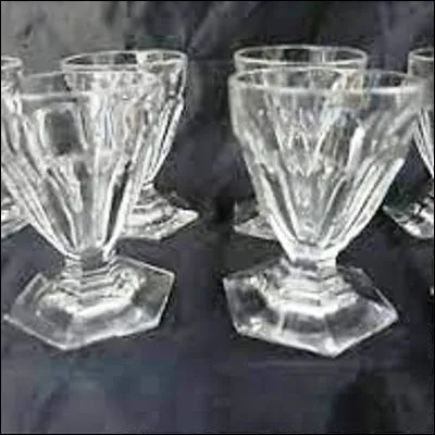 Quelle commune de Meurthe-et-Moselle possède une cristallerie de renommée mondiale ?