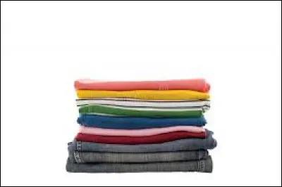 Ta mère vient de plier tes habits et te demande d'aller les ranger, que fais-tu ?