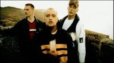 Dans quelle chanson se trouvent les paroles suivantes : "Dans la vallée oh oh de Dana lalilala/ Dans la vallée oh oh j'ai pu entendre les échos" ?