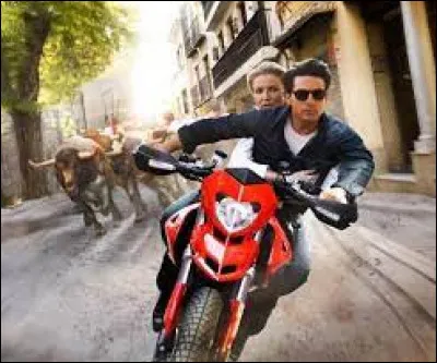 Tom Cruise a-t-il joué dans le film "Night And Day" sorti en 2010 ?