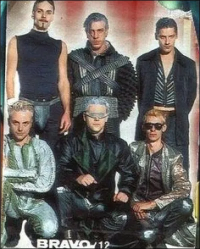 Complétez : 
"So schamlos, das gehört..."