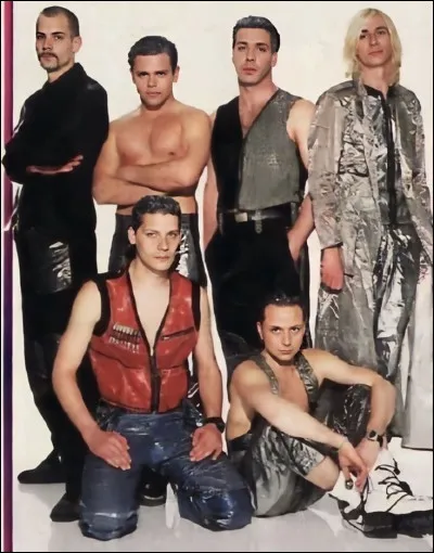 Complétez : 
"Schnaps im Kopf, du holde..."