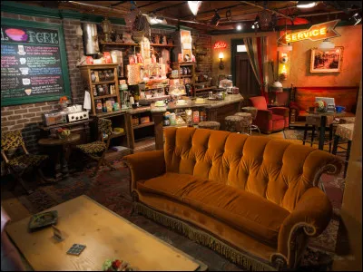 Quel est le nom du café où vont les personnages de Friends ?