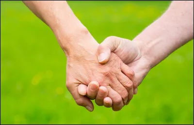 Est-ce que des fois tes mains sont sèches et que tu dois les passer sous l'eau fraiche pour quelles ne soient plus sèches ?