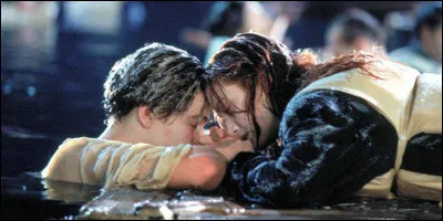 À la fin comment retrouvent-ils Rose dans l'eau ?