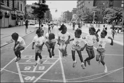Qui est ce photographe d'une joyeuse bande d'enfants de Harlem ?