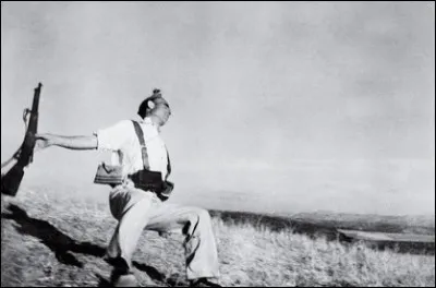 Spécialiste du reportage de guerre, qui est ce grand photographe témoignant des combats, comme ici, durant la guerre dEspagne en 1936 ?