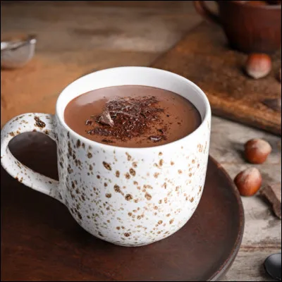 Un bol de chocolat chaud est :