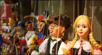 J'ai des ficelles à mon destin - Tu me fais faire un tour de piste - Mais où je vais, je n'en sais rien !