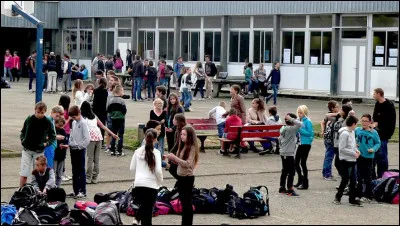 Après qu'elle ait finalement réussi à rendre son DM en ayant copié sur ta fiche, c'est l'heure de la récréation ! Quel jeu proposes-tu de faire à tes ami(e)s ?