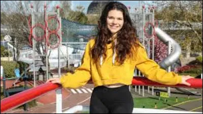 Juju Fitcats est une youtubeuse qui a 2,74 millions d'abonnés (avril 2022). Quel célèbre youtubeur est son petit ami ?