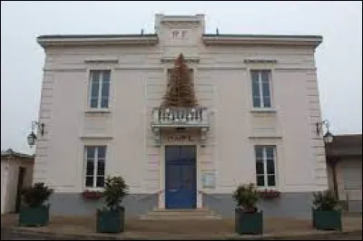 Nous sommes en Auvergne-Rhône-Alpes, à Polliat. Ville au sud de la Bresse, elle se situe dans le département ...