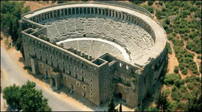 Ce théâtre s'appelle le/l'...