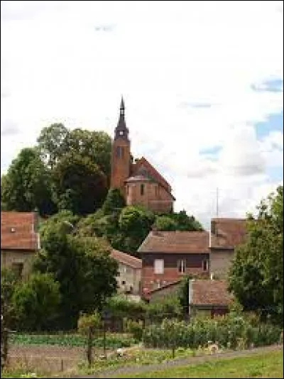 Nous commençons notre balade avec cette vue de l'église Notre-Dame-de-la-Confiance, surplombant le village d'Autry. Situé dans l'arrondissement de Vouziers, il se trouve dans le département ...