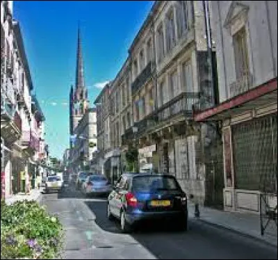 Je vous propose de flâner rue de la République, à Sainte-Foy-la-Grande. Ville de l'arrondissement de Libourne sur les rives de la Dordogne, appelée "Porte du Périgord", elle se situe dans le département ...