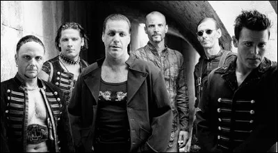 Complétez : 
"Wieder spür ich diesen..."