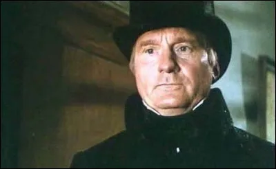 Quel rôle joue-t-il dans "les Misérables", de Robert Hossein ?